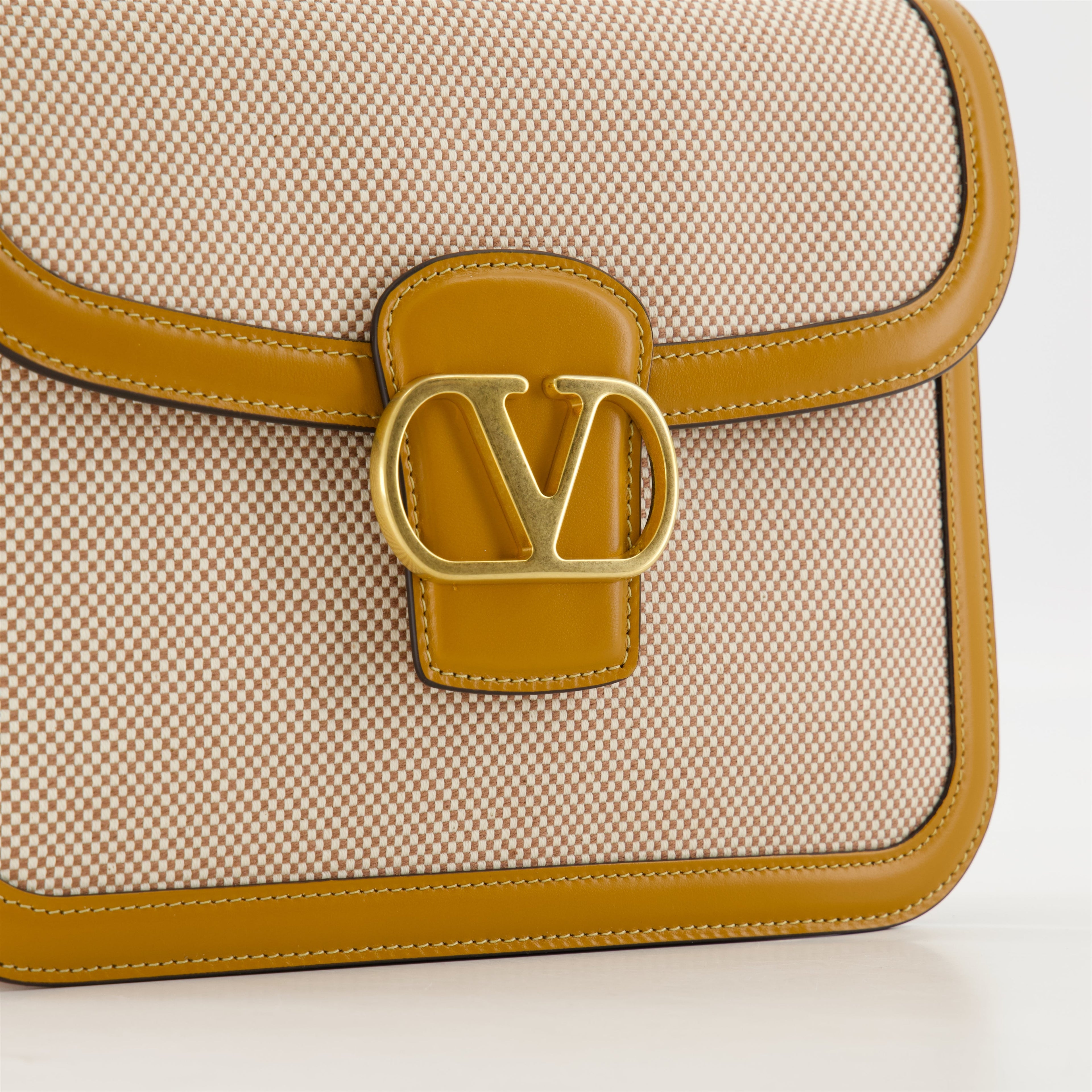 Image of Canvas Leather Sac 9T05 by Valentino Garavani for Women - Season Spring-Summer 2025 - Detail View 1
