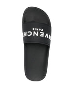 Bild der schwarzen Logo-Sandalen von Givenchy für Männer - Saison Herbst/Winter 2024 - Draufsicht auf das Paar