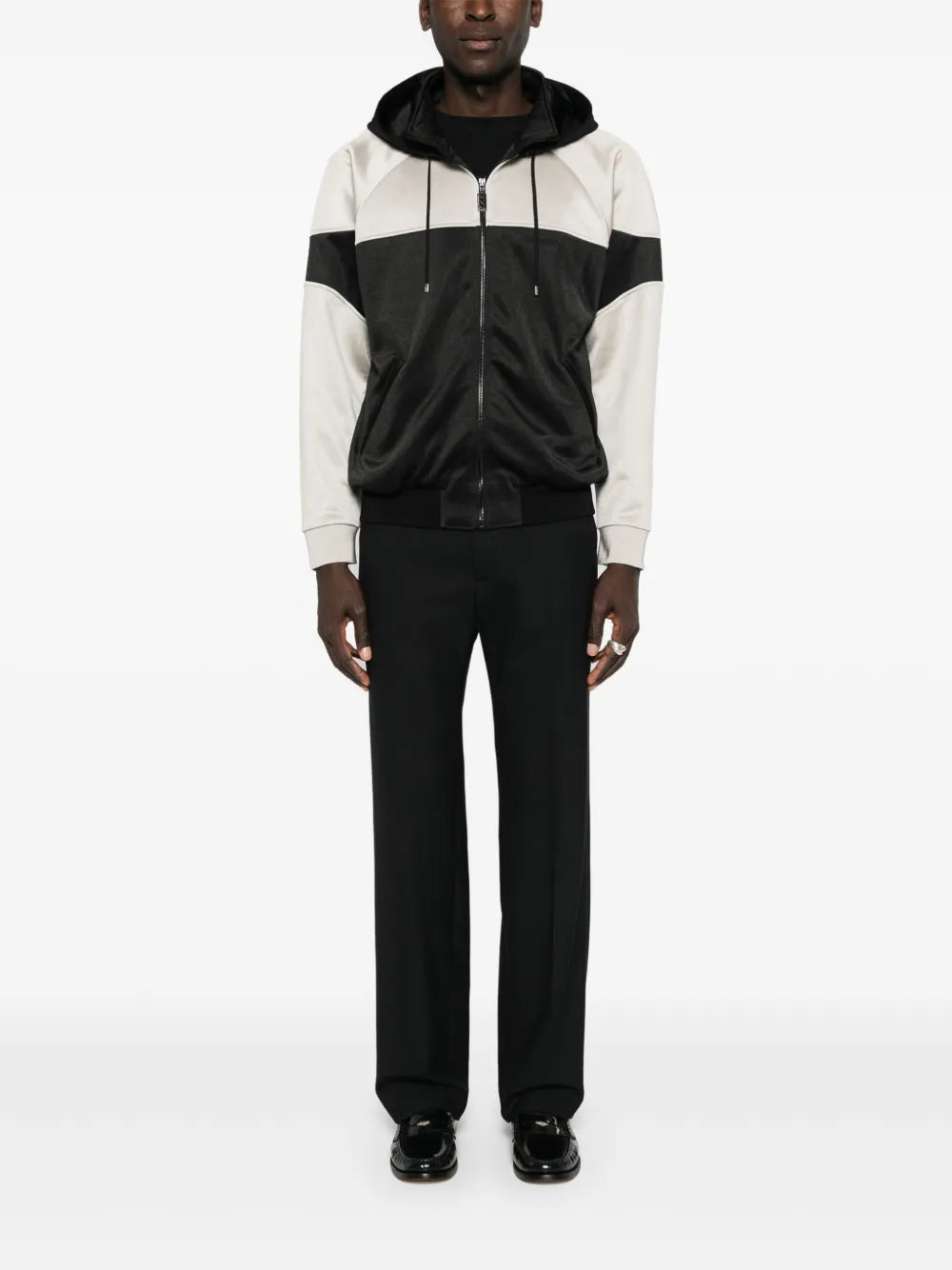 Imagem do sweatshirt com zíper bicolor da Saint Laurent para Homens - Coleção Outono-Inverno 2023 - Vista do Modelo 3