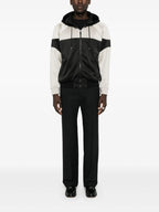 Bild des bicolor Zip Sweatshirts von Saint Laurent für Herren - Saison Herbst-Winter 2023 - Modellansicht 3