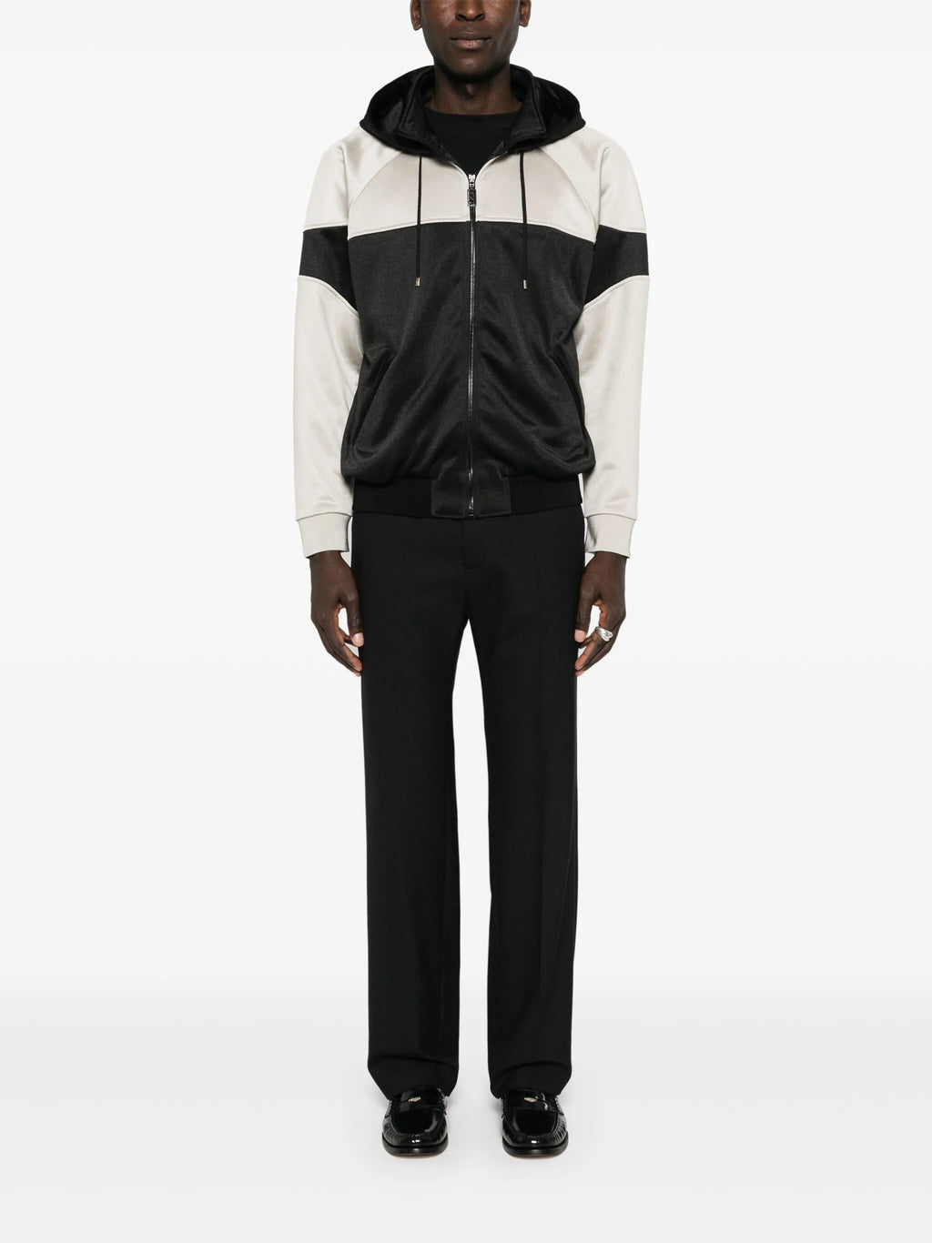 Imagem do sweatshirt com zíper bicolor da Saint Laurent para Homens - Coleção Outono-Inverno 2023 - Vista do Modelo 1