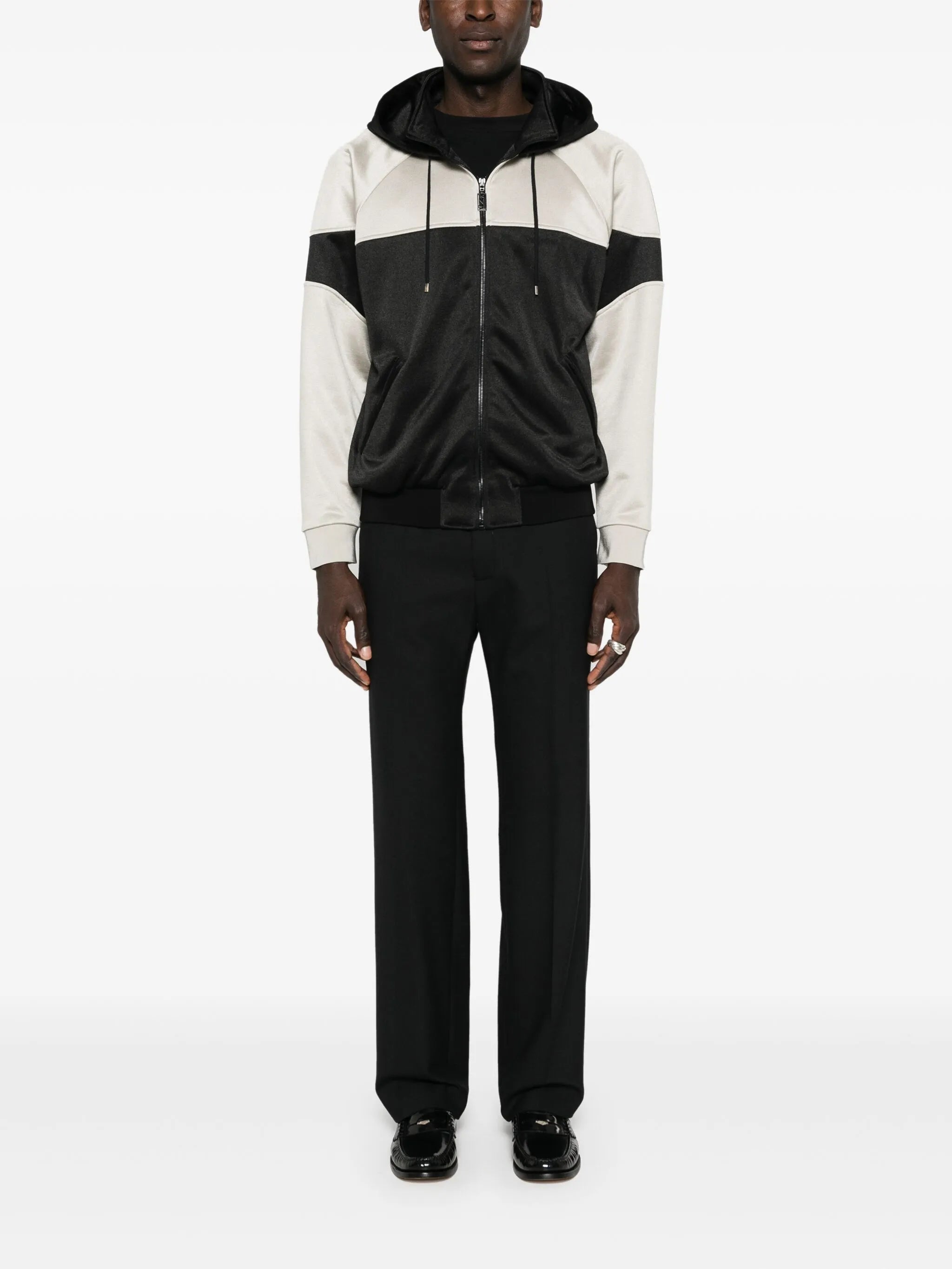Imagem do sweatshirt com zíper bicolor da Saint Laurent para Homens - Coleção Outono-Inverno 2023 - Vista do Modelo 1