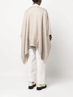 Bild eines beigen Woll- und Seidenponchos von Fendi für Frauen - Saison Frühjahr-Sommer 2026 - Modellansicht 3