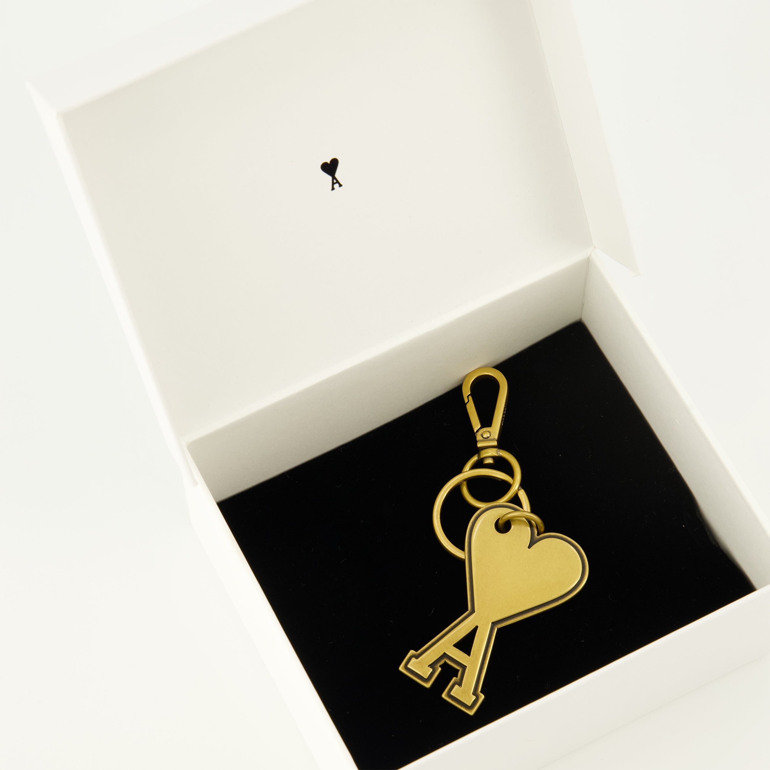 Ami PARISによるAmi de Coeurキーチェーンの画像 - ユニセックス - シーズン春夏2026 - 詳細ビュー2