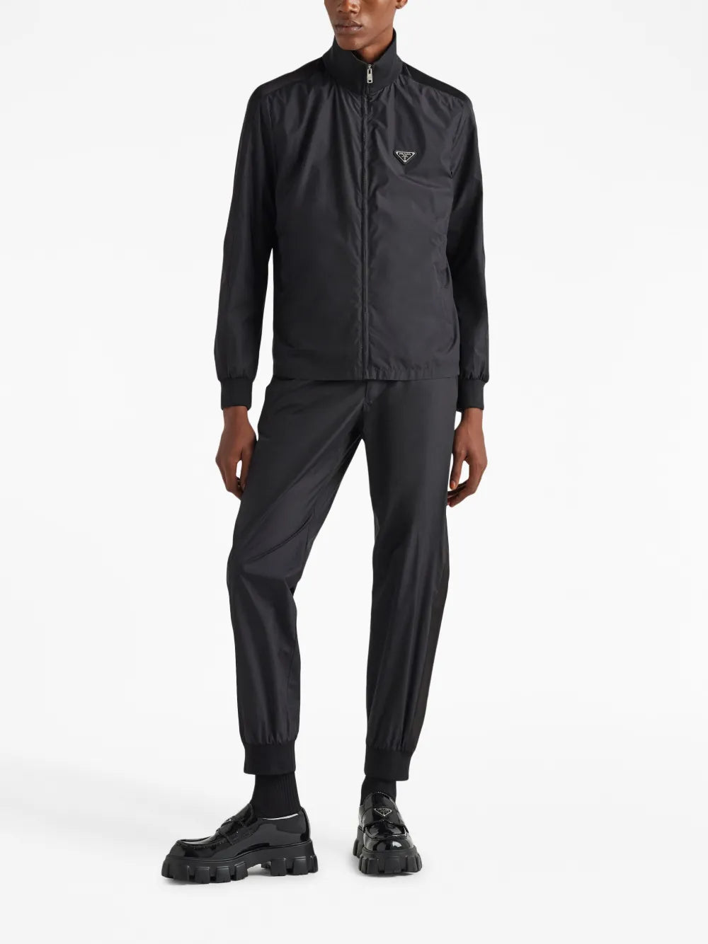 Image de pantalons de jogging en soie noire et nylon par Prada pour hommes - Saison Printemps-Été 2024 - Vue de dos