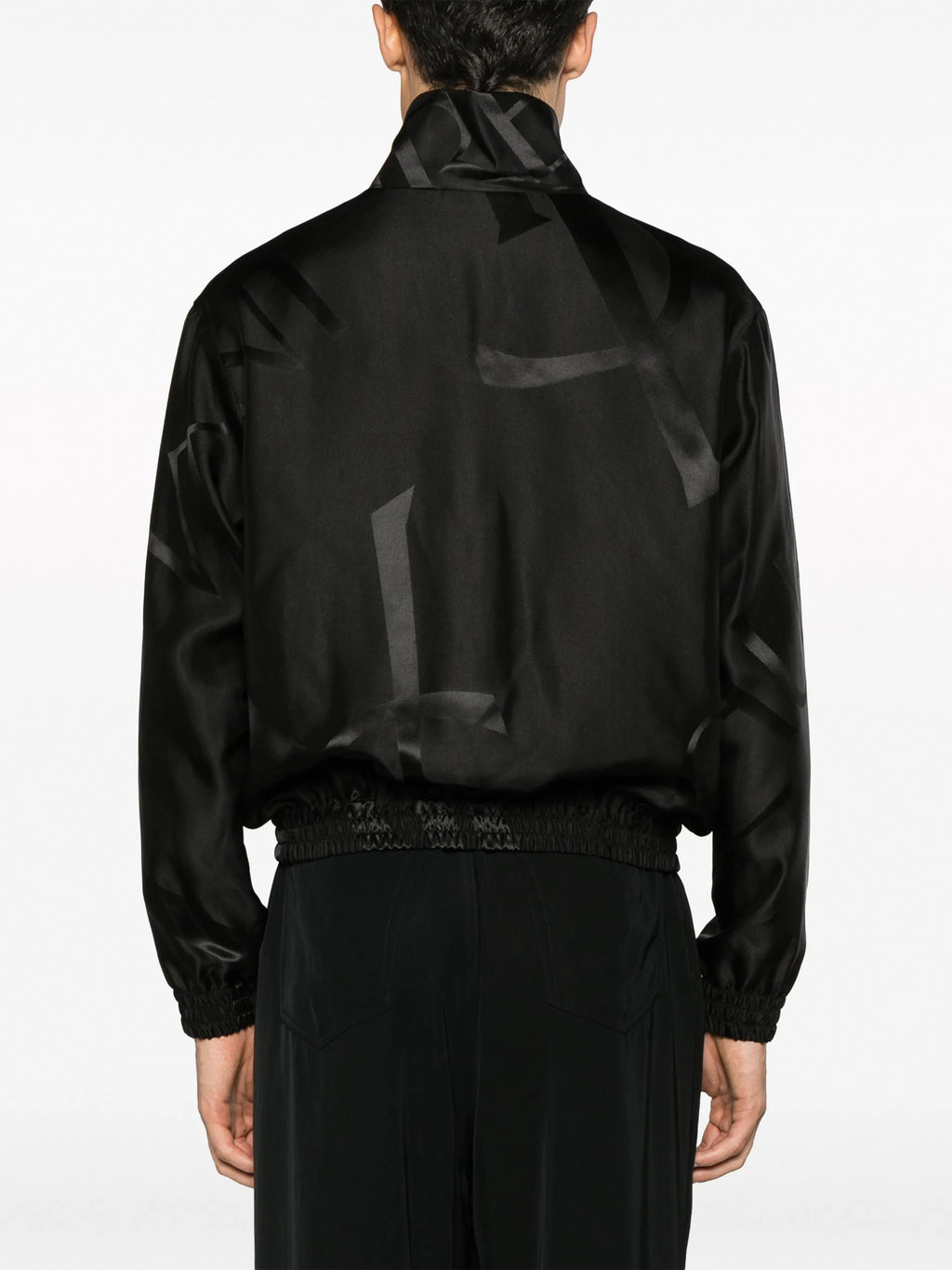 Image de Teddy en soie twill Cassandre par Saint Laurent pour hommes - Saison Automne-Hiver 2023 - Vue du modèle 3