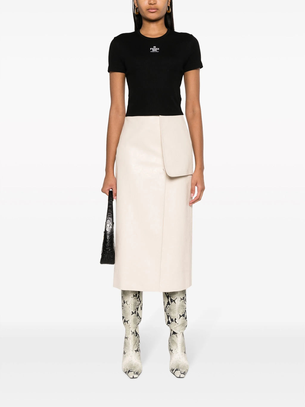 Imagen del Crop Top Fendi Roma Negro de Fendi para Mujeres - Temporada Primavera-Verano 2026 - Vista del modelo 1