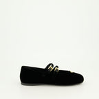 Imagen de bailarinas de terciopelo negro con logo metálico de Prada para mujeres - Temporada primavera-verano 2025 - Vista frontal