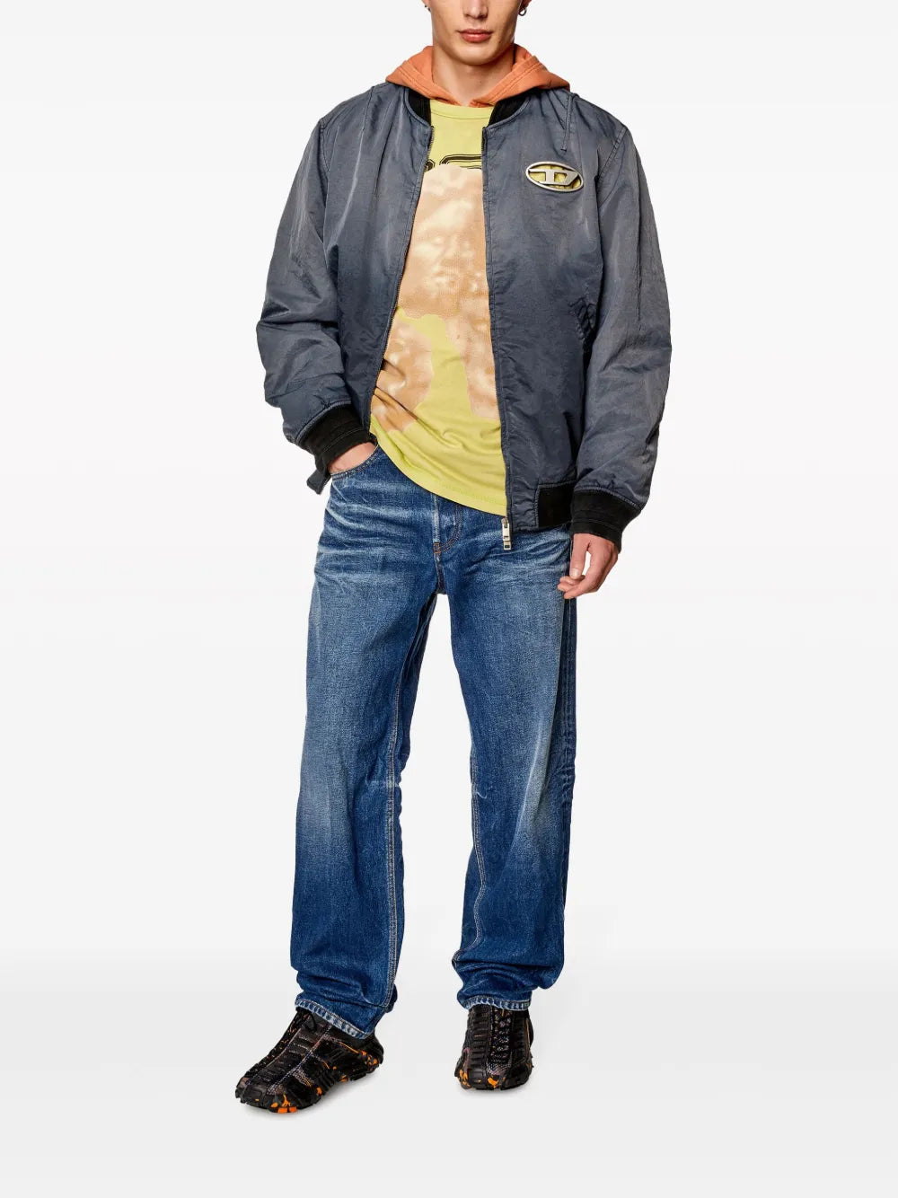 Image de la veste bomber oversize J-Kepes par Diesel pour hommes - Saison Printemps-Été 2025 - Vue du modèle 1