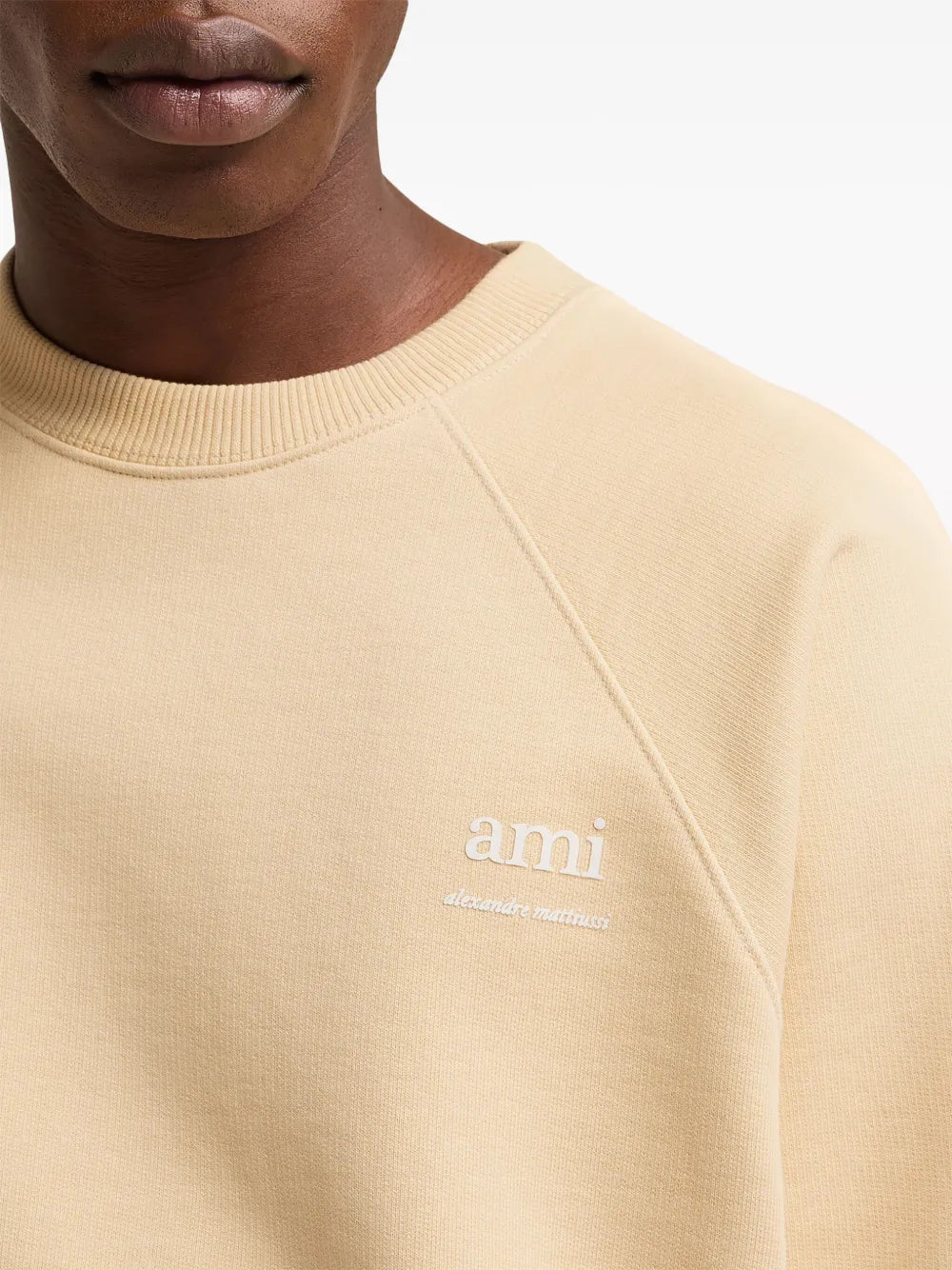 ベージュ刺繍入りスウェットシャツ