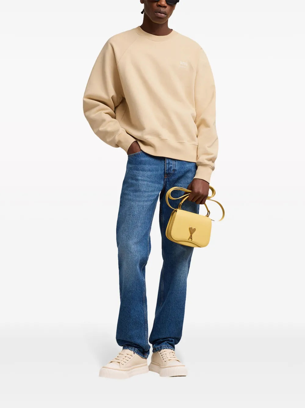 ベージュ刺繍入りスウェットシャツ