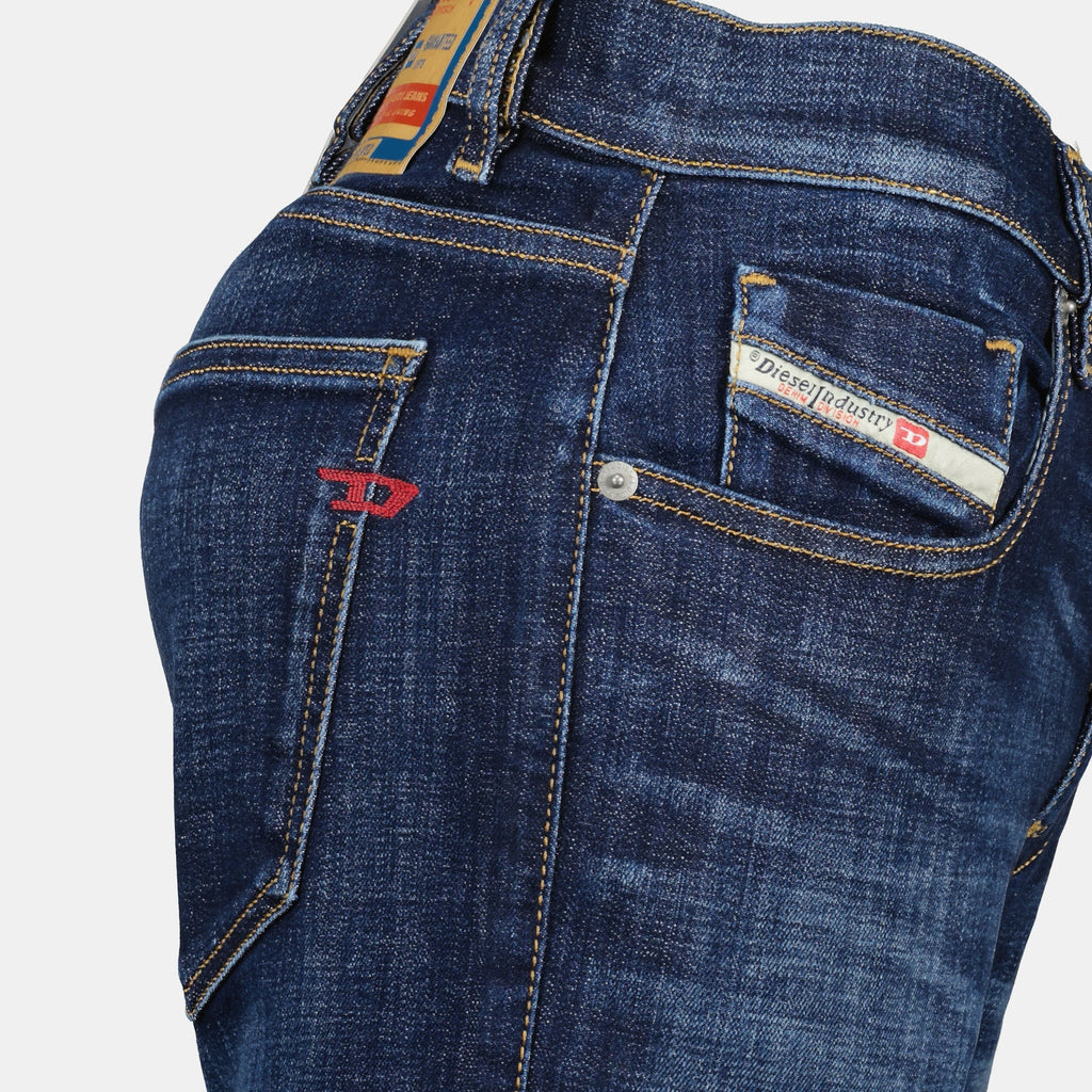 ディーゼルのメンズスリムフィットデニムジーンズの画像 - シーズン春夏2025 - 製品詳細ビュー2