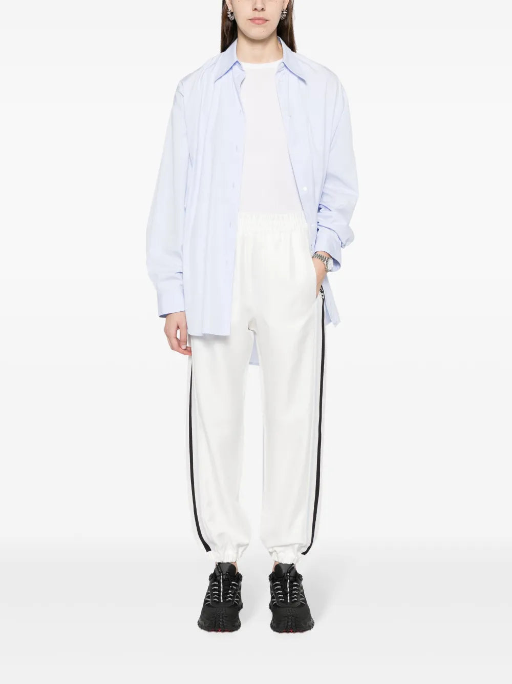 Imagen de joggers blancos con logo de Moncler para mujeres - Temporada Primavera-Verano 2024 - Vista Trasera