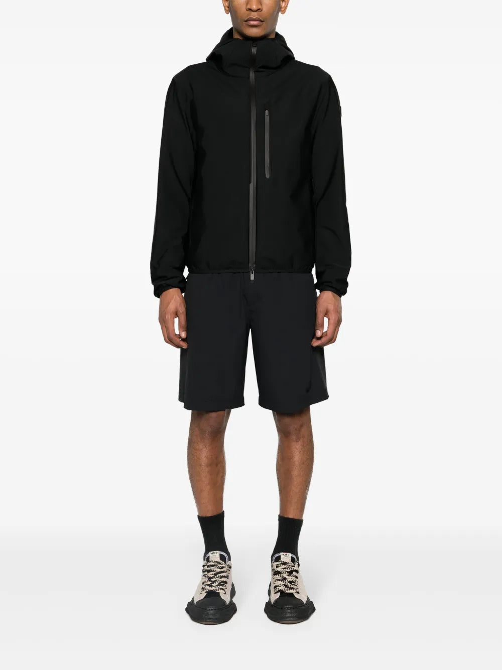 Imagem de casaco de nylon preto da Moncler para homens - Temporada Primavera-Verão 2024 - Vista traseira