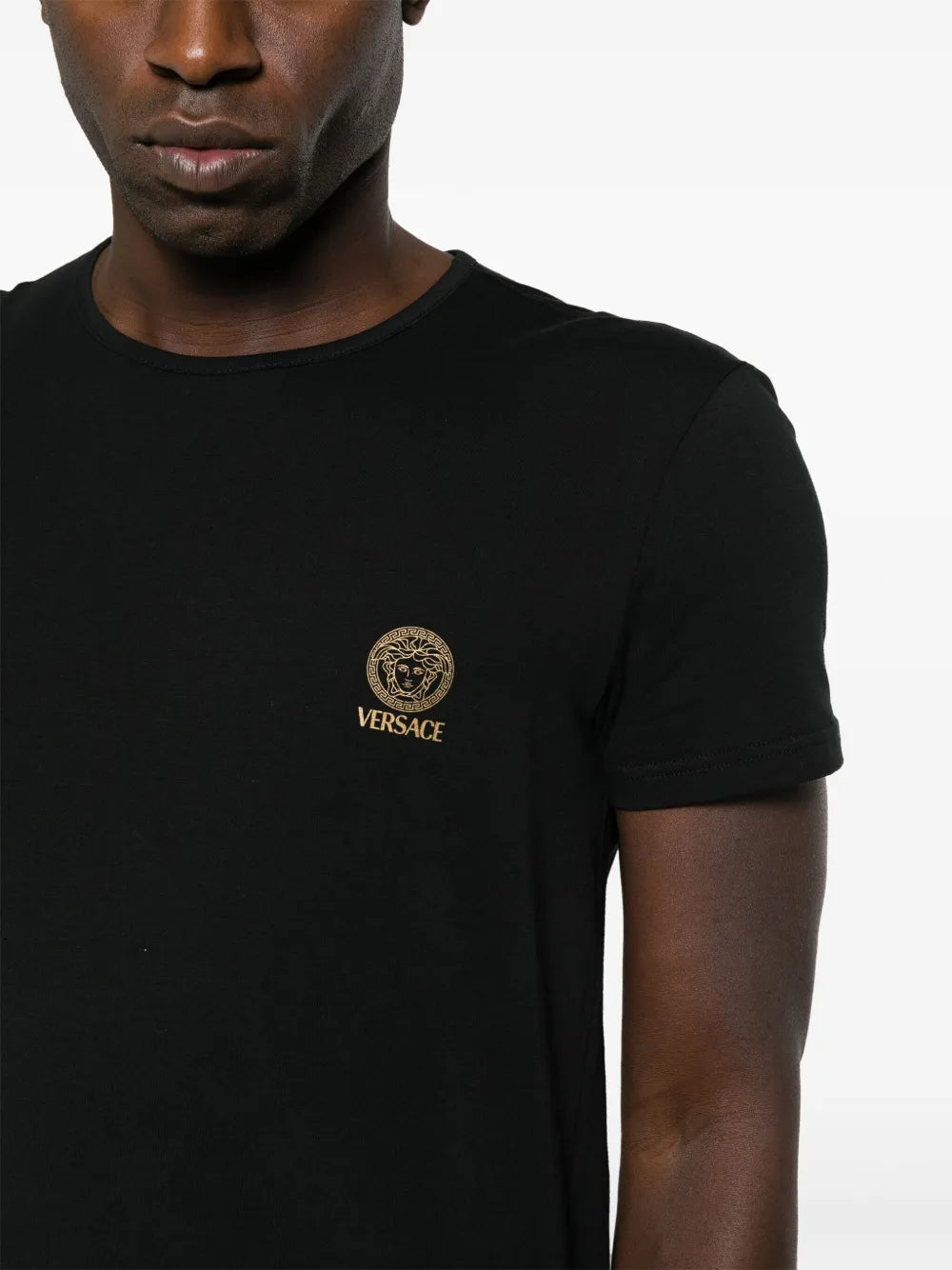 Image du set en maille noire Versace pour hommes - Saison Printemps-Été 2024 - Détail 7