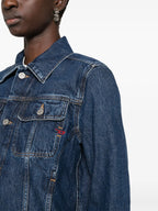 Bild einer blauen Denim-Jacke von Diesel für Frauen - Saison Frühling-Sommer 2025 - Modellansicht 4