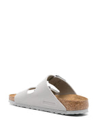 Imagem das Sandálias Arizona da Birkenstock para Homens - Temporada Primavera-Verão 2024 - Vista Traseira Direita em Três Quartos