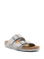 Imagem das Sandálias Arizona da Birkenstock para Homens - Temporada Primavera-Verão 2024 - Vista Frontal Direita em Três Quartos