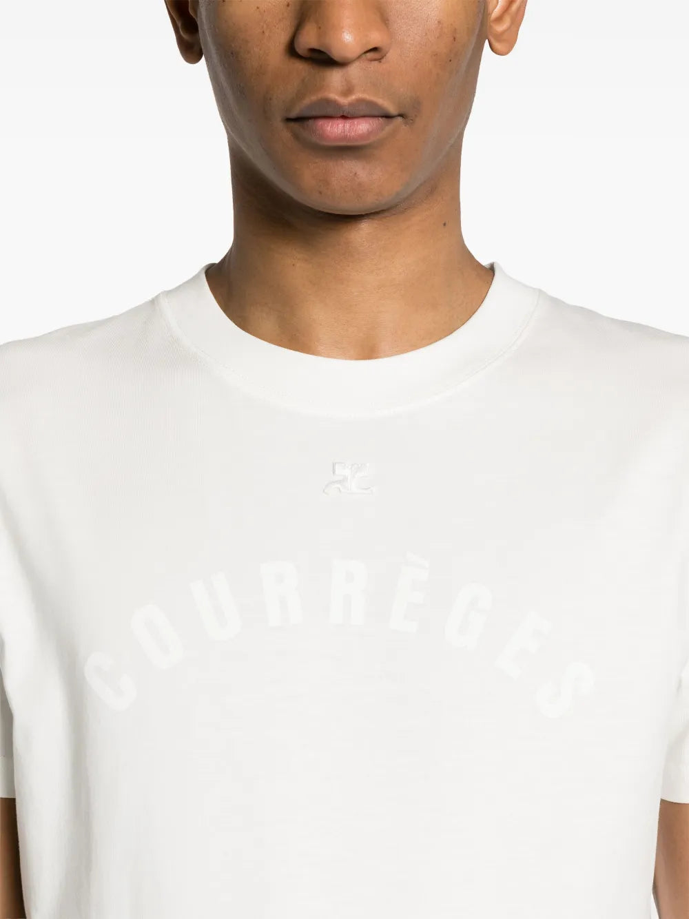 Imagen de la camiseta AC recta – Courrèges por Courrèges para hombres - Temporada Primavera-Verano 2024 - Vista Detalle 7