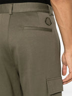 Imagen de pantalones de algodón caqui de pierna recta de Moncler para hombres - Temporada Primavera-Verano 2024 - Vista de detalle 7