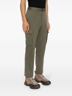 Imagen de pantalones de algodón caqui de pierna recta de Moncler para hombres - Temporada Primavera-Verano 2024 - Vista de detalle 1