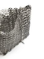 Imagen de la icónica bolsa de metal plateado de Rabanne para mujeres - Temporada Otoño-Invierno 2024 - Detalle 8