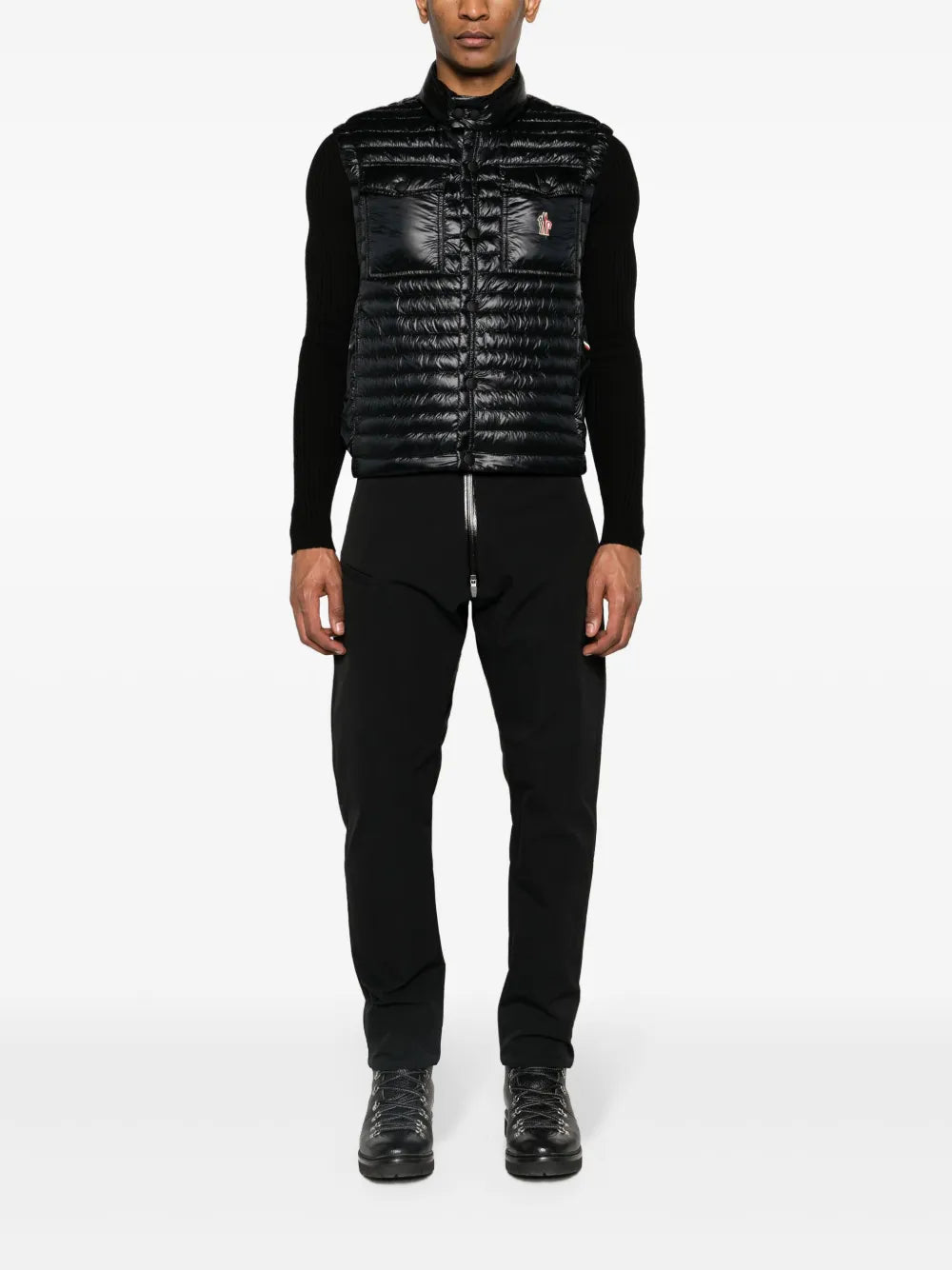 Imagen del chaleco de nylon acolchado Ollon de Moncler Grenoble para hombres - Temporada primavera-verano 2024 - Vista trasera