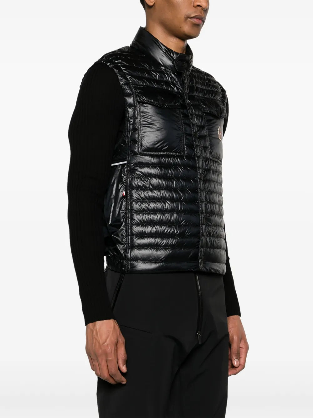 Imagen del chaleco de nylon acolchado Ollon de Moncler Grenoble para hombres - Temporada primavera-verano 2024 - Vista de detalle 1