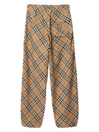 Bild einer klassischen beige karierten Hose von Burberry für Herren - Saison Frühling-Sommer 2024 - Detailansicht 8