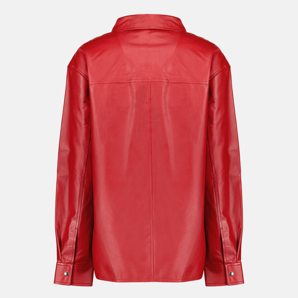 La sobrecamisa de cuero rojo