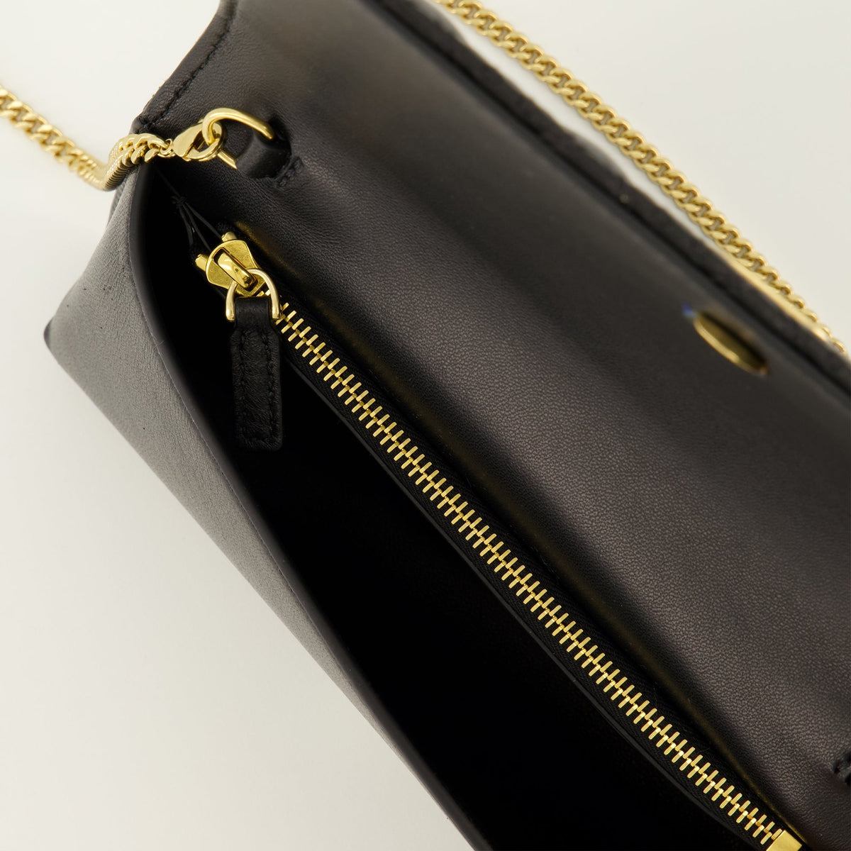 Flutterby Chain Wallet 블랙