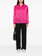 Bild einer pinken Kurzjacke von Moncler für Frauen - Saison Frühling-Sommer 2024 - Rückansicht