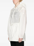 Imagem da jaqueta de nylon branca da Moncler para mulheres - Temporada Primavera-Verão 2024 - Detalhe Vista 1