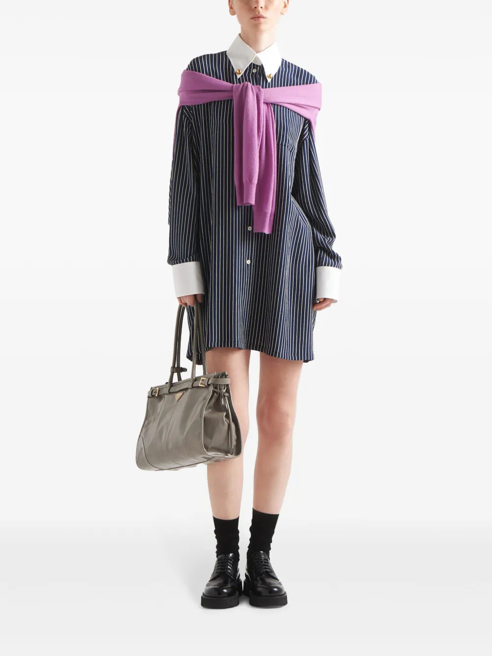 Image de chemise en soie rayée surdimensionnée de Prada pour femmes - Saison Printemps-Été 2024 - Vue de dos