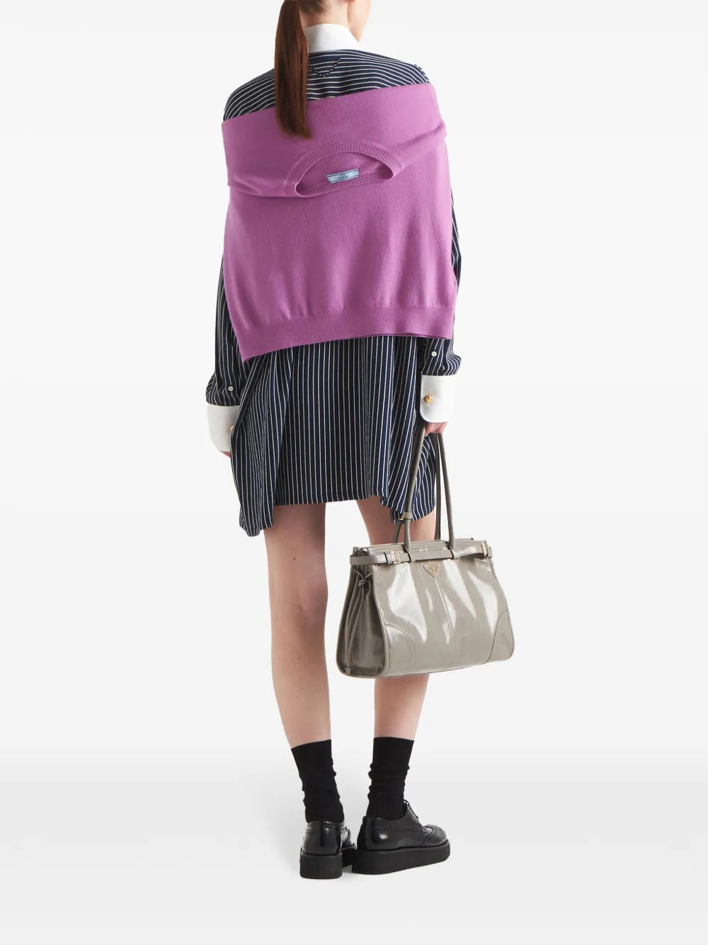 Image de chemise en soie rayée surdimensionnée de Prada pour femmes - Saison Printemps-Été 2024 - Détail vue 1