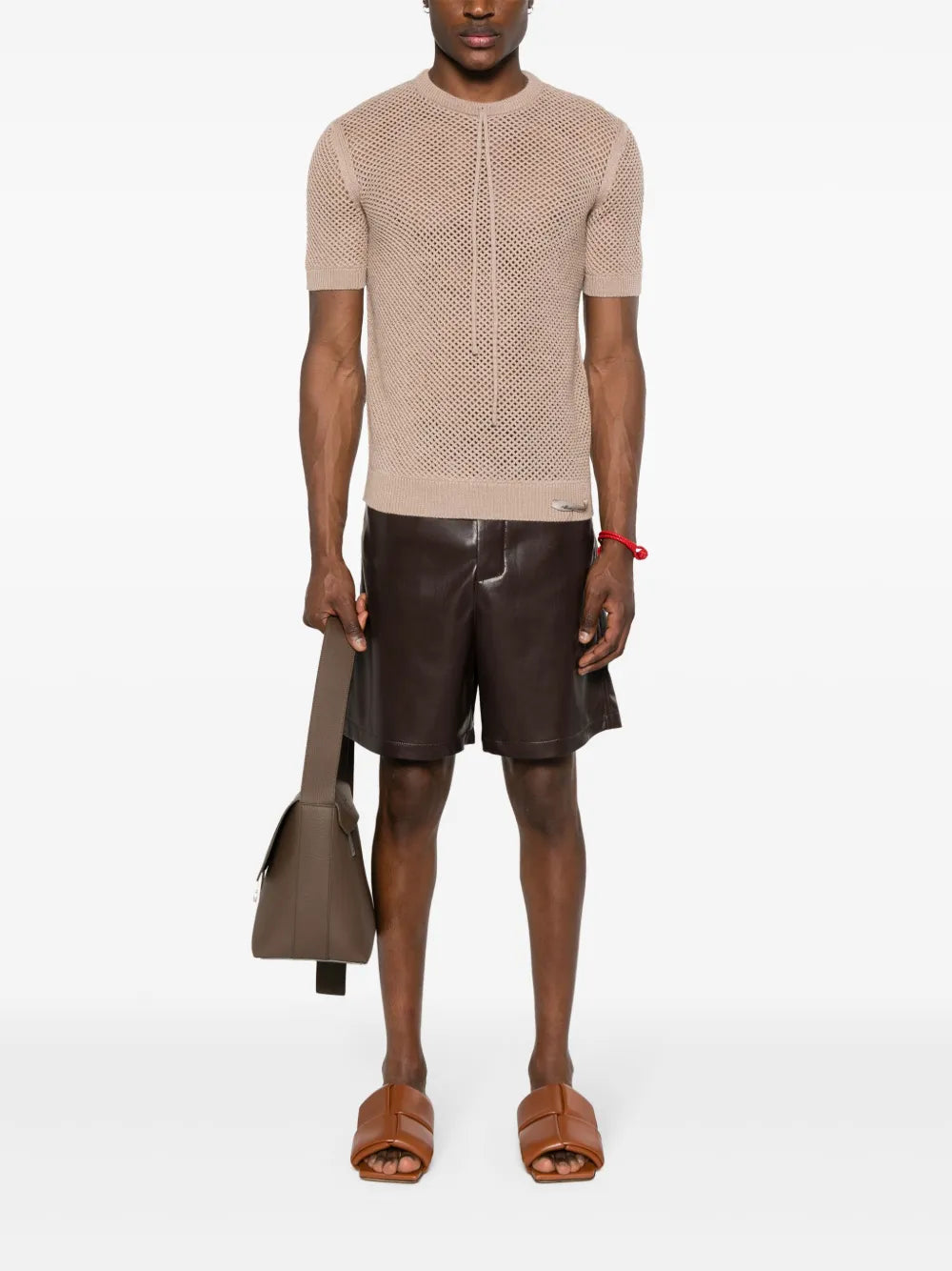 Image d'un pull en coton à mailles beige de Fendi pour hommes - Saison Printemps-Été 2024 - Vue de dos