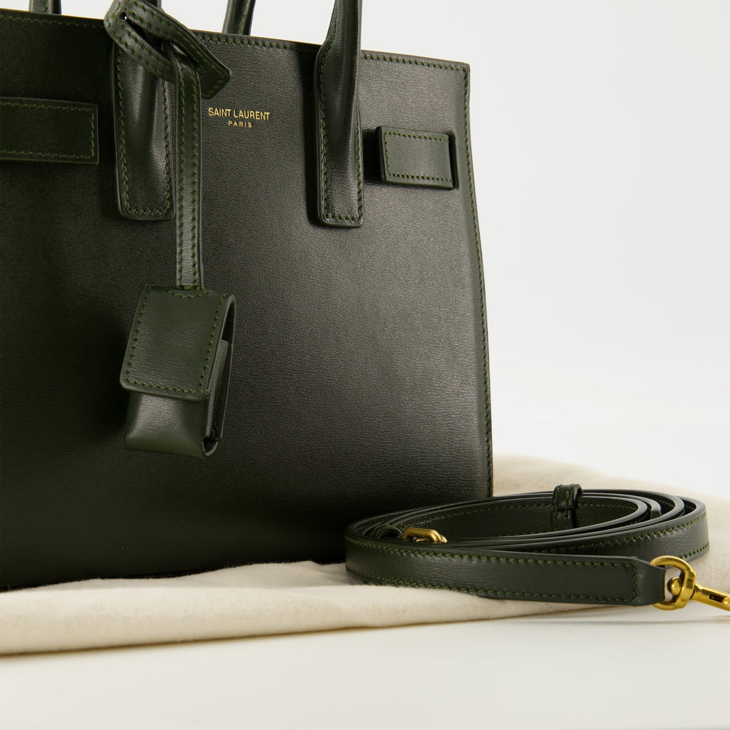 Imagen de un bolso verde de Saint Laurent para mujeres - Temporada Otoño-Invierno 2025 - Vista de detalle 1