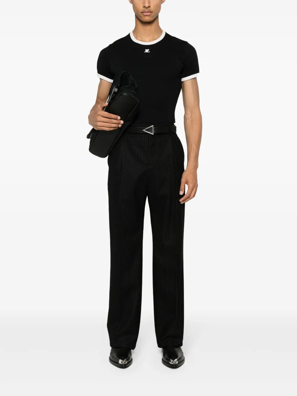 Courrèges의 남성용 시그니처 대비 티셔츠 이미지 - 시즌 봄-여름 2025 - 모델 보기 1