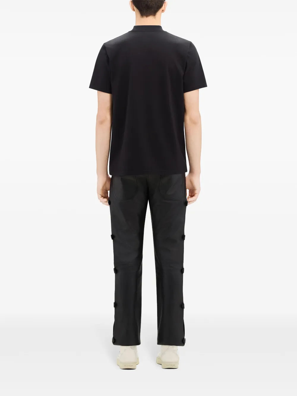 Imagen de una camiseta negra de algodón con cuello redondo de Courreges para hombres - Temporada Otoño-Invierno 2024 - Detalle 6