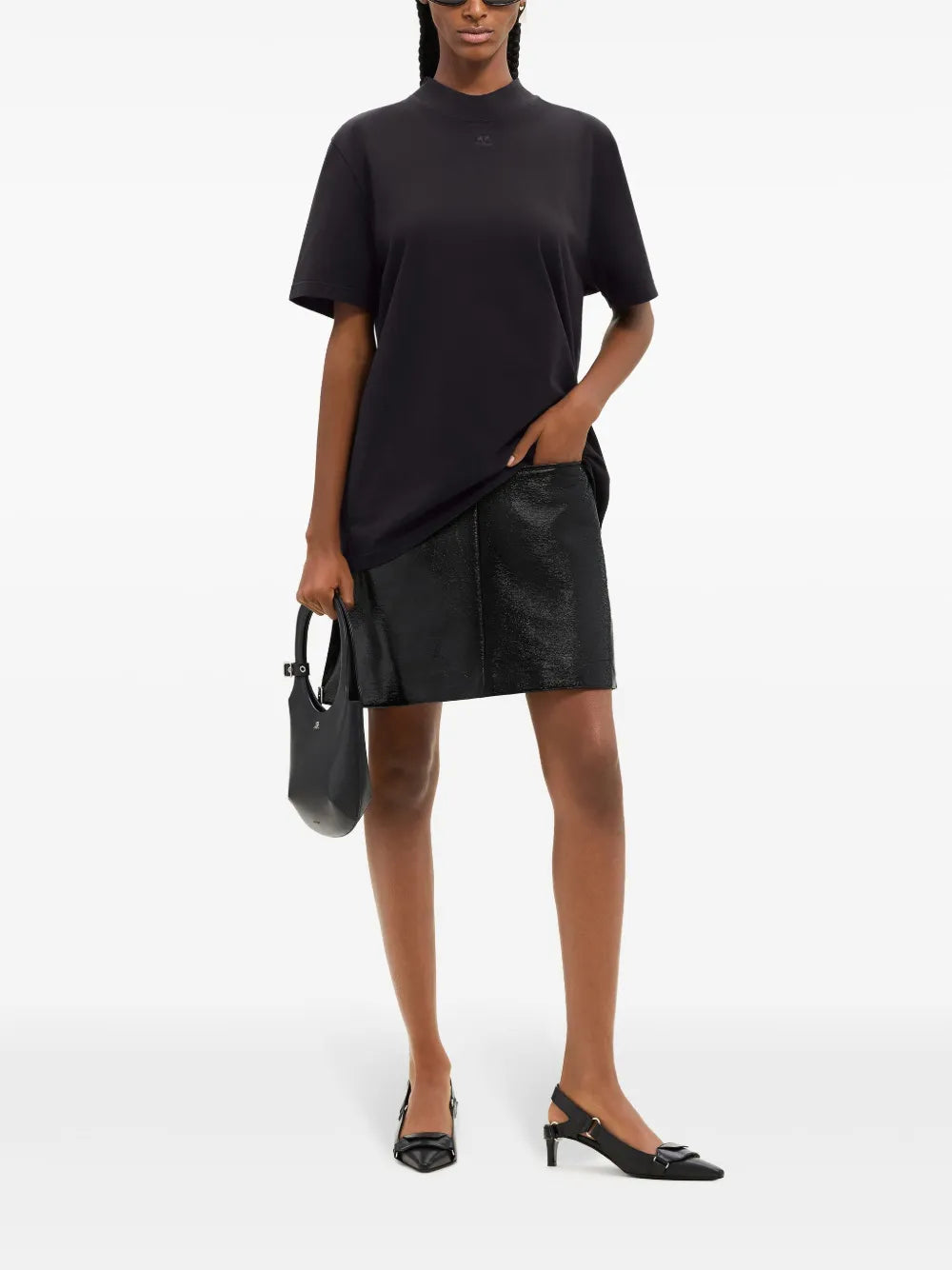 Imagen de una camiseta negra de algodón con cuello redondo de Courreges para hombres - Temporada Otoño-Invierno 2024 - Detalle 1