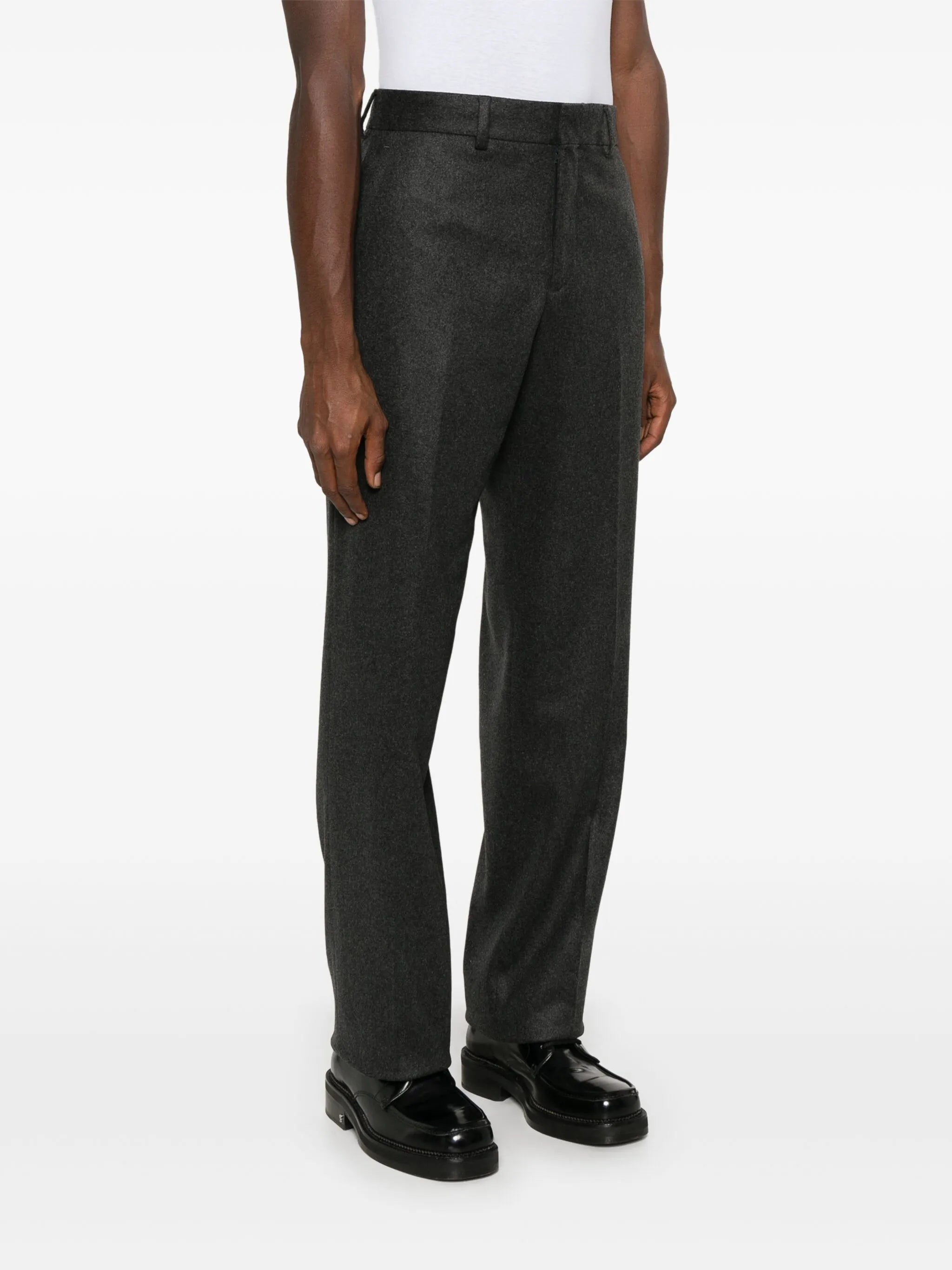 Imagen de Pantalones de Cachemira en Gris de Fendi para Hombre - Temporada Otoño-Invierno 2024 - Vista Modelo 2