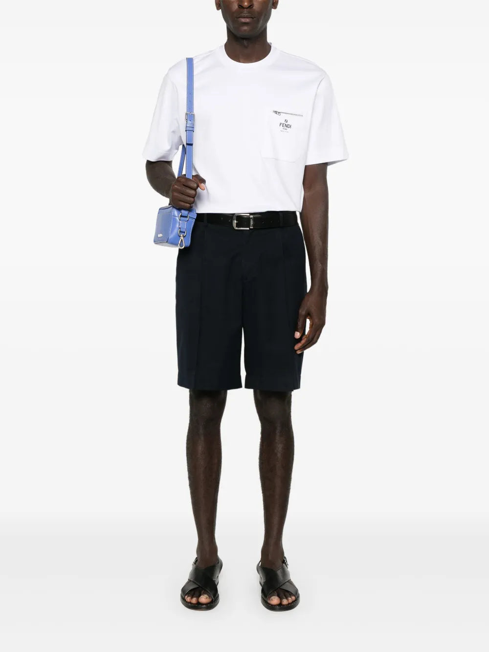 Image d'un t-shirt en coton blanc de Fendi pour hommes - Saison Printemps-Été 2025 - Vue du modèle 1