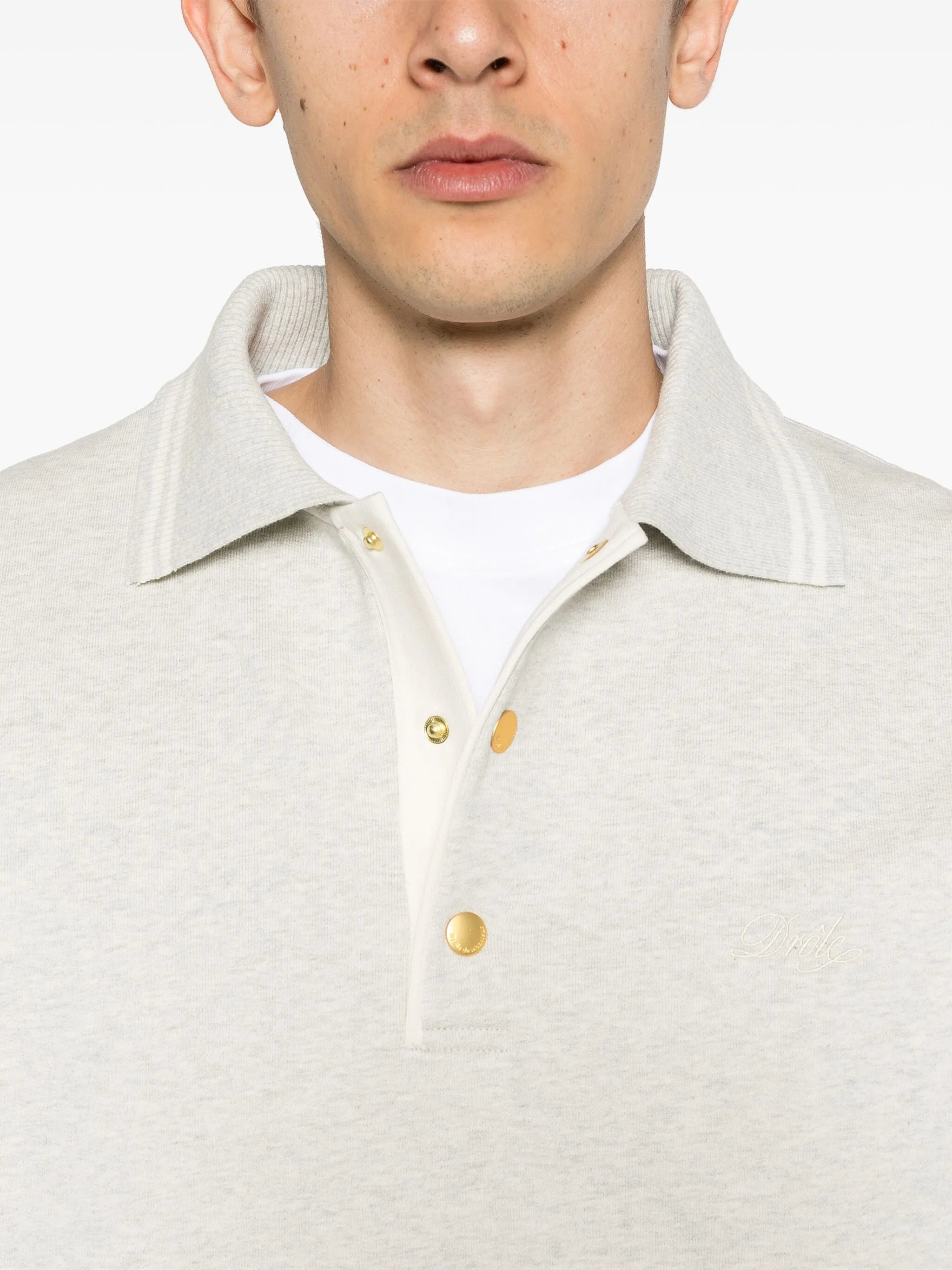 Drole De Monsieurの男性用面白い長袖ポロシャツの画像 - 2026年春夏シーズン - モデルビュー4