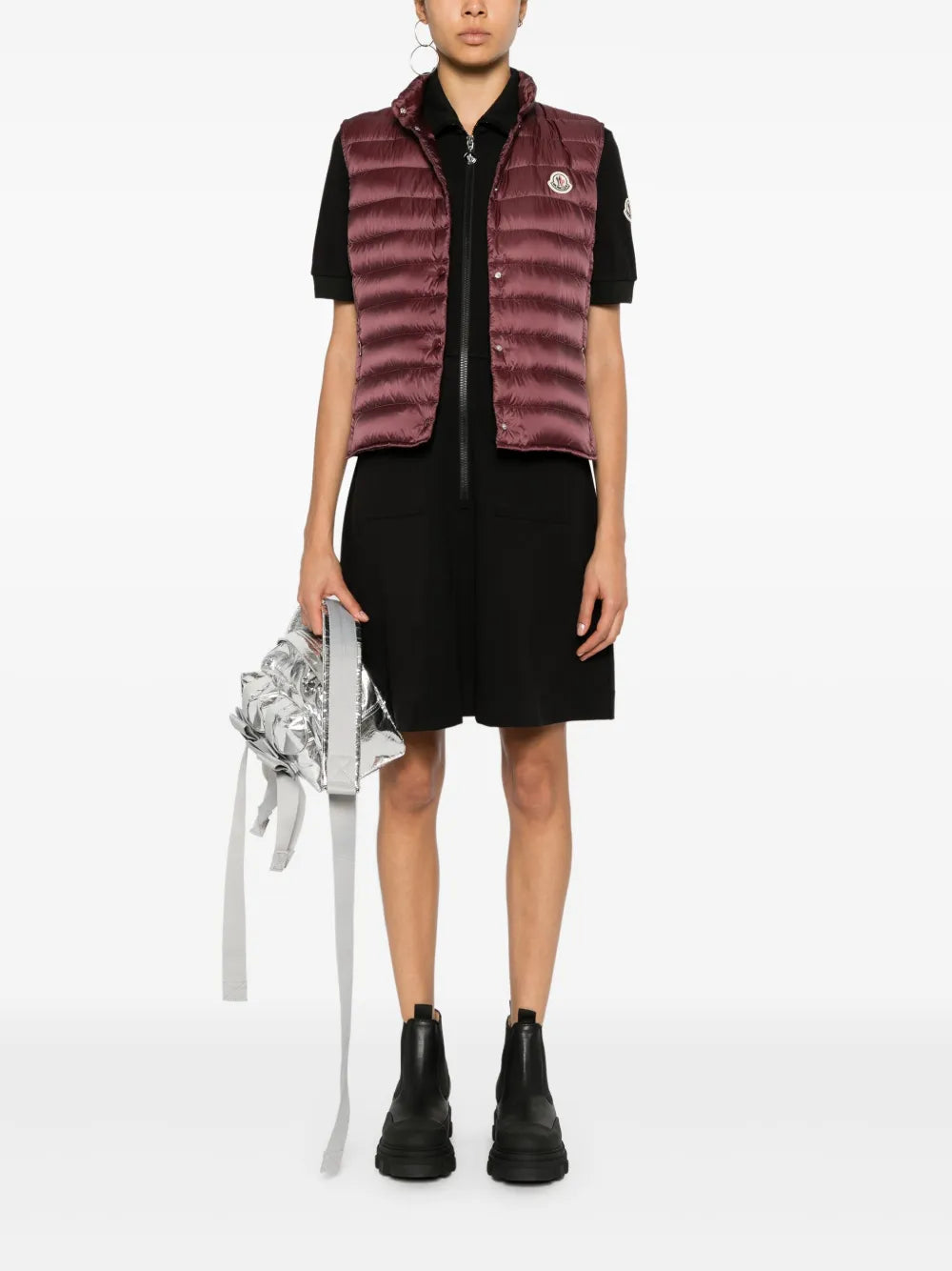 Imagem do colete acolchoado sem mangas Bordeaux da Moncler para Unissexo - Temporada Outono-Inverno 2024 - Vista Traseira