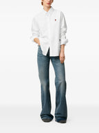 Imagen de la Chemise Ami de Coeur Blanche de Ami PARIS para Unisex - Temporada Otoño-Invierno 2025 - Vista del modelo 1