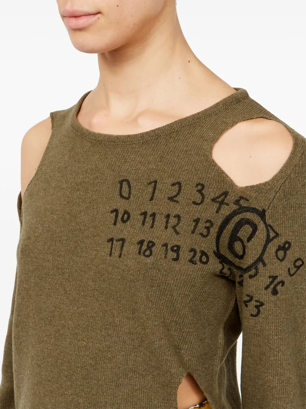 컷아웃 카키 울 니트