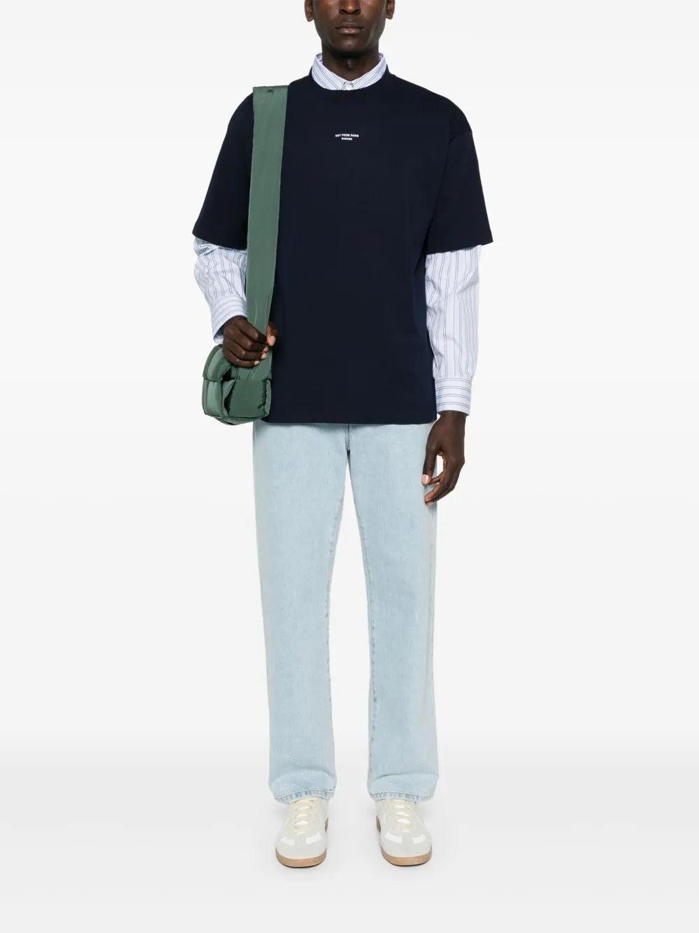 Drole De Monsieur의 클래식 슬로건 티셔츠 이미지 (남성용) - 시즌 봄-여름 2025 - 모델 보기 1