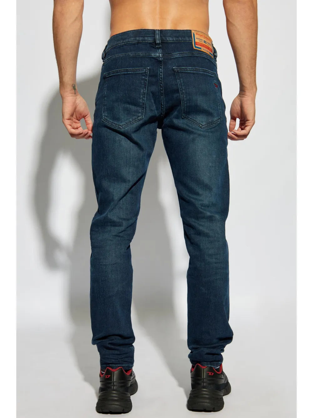 slim fit denim jeans, D-strukt jeans, high-quality jeans, five-pocket design, modern denim