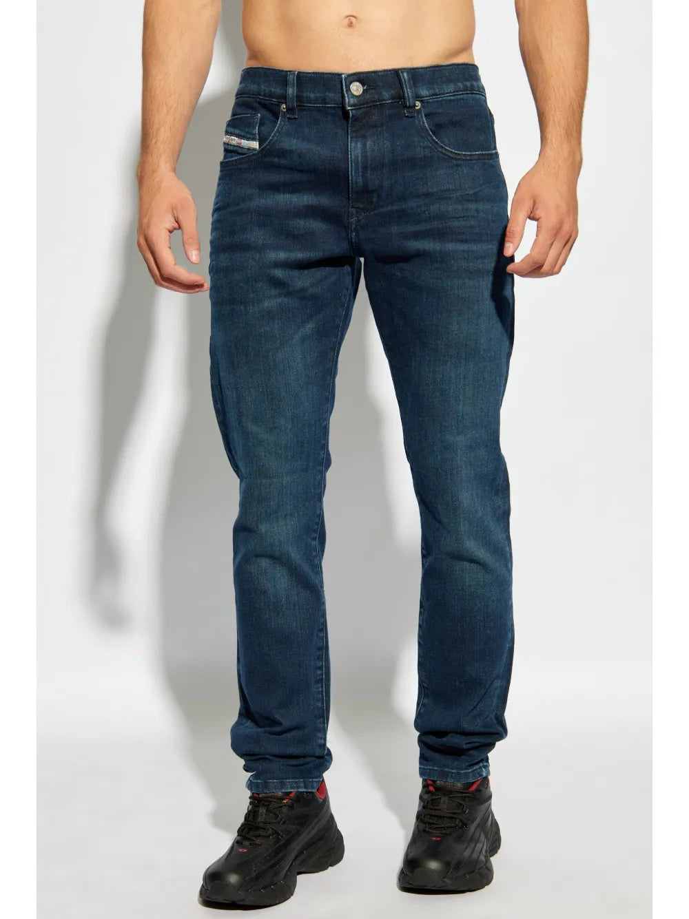 slim fit denim jeans, D-strukt jeans, high-quality jeans, five-pocket design, modern denim