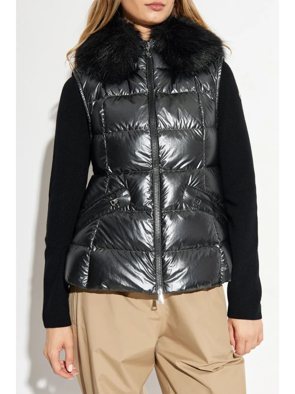 ファー襟付きノースリーブナイロンダウンジャケット - Moncler